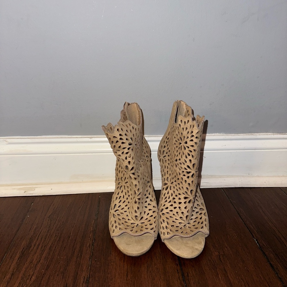 Elegant Tan Women's Shoes